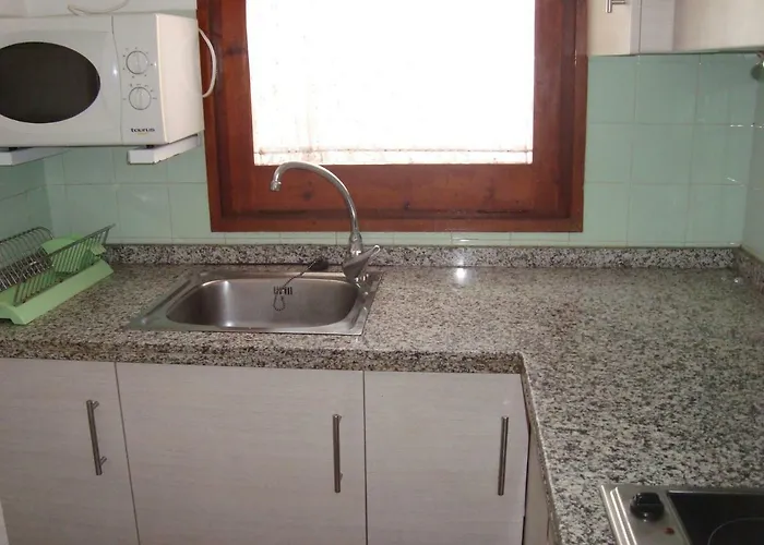 Maisonnette Petit Jardin Barbecue Tridente 2 Feriehus Calafat